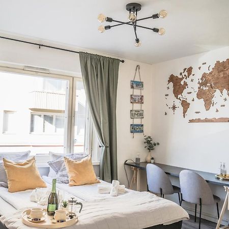 Studio Apartment In The Heart Of Jakobstad Bagian luar foto